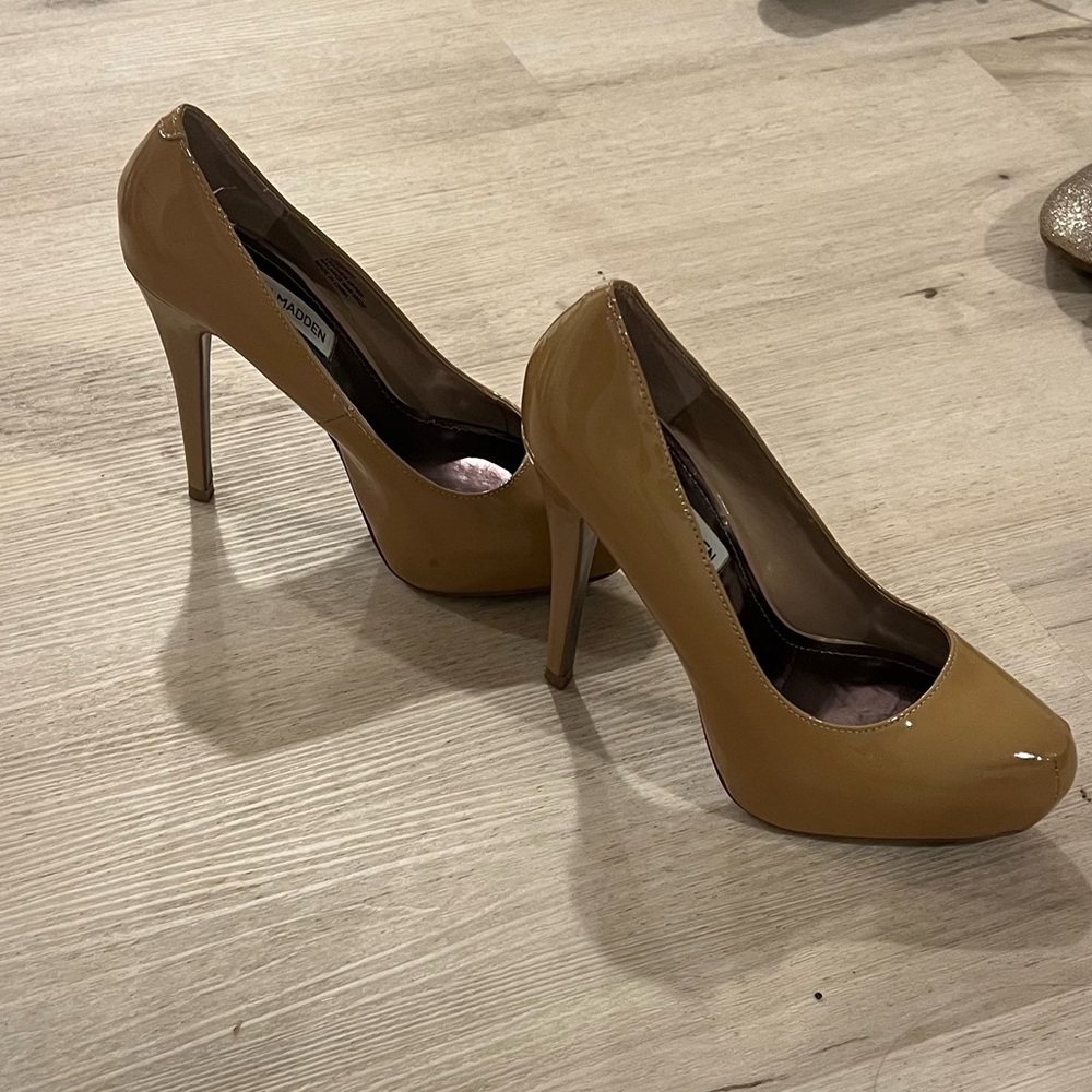 Steve Madden Tan Patent Leather High Heel Pumps